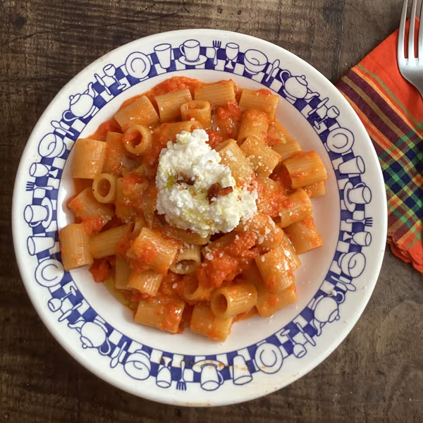 Pasta with red pepper and ricotta