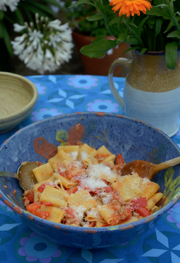 Pasta with red peppers and sausages