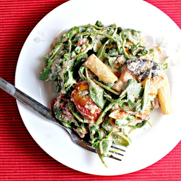 Pasta with ricotta, roasted tomatoes, figs, and arugula