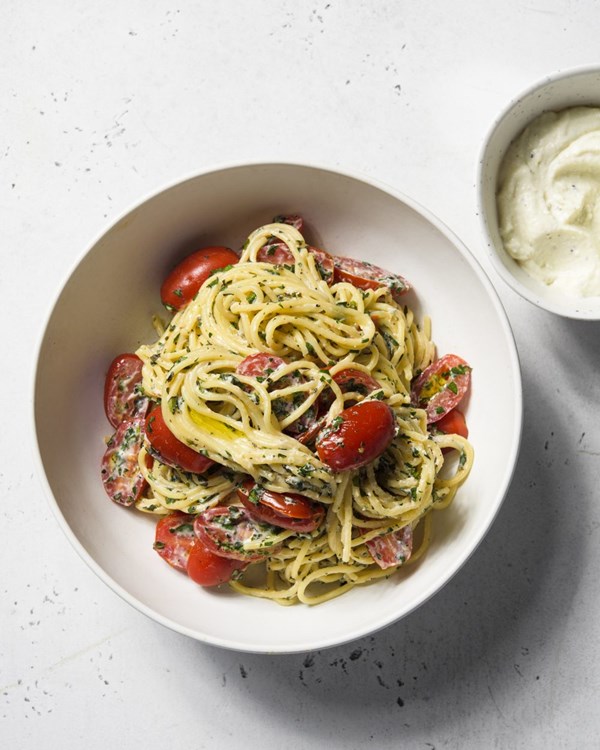 Pasta with ricotta, tomatoes and herbs