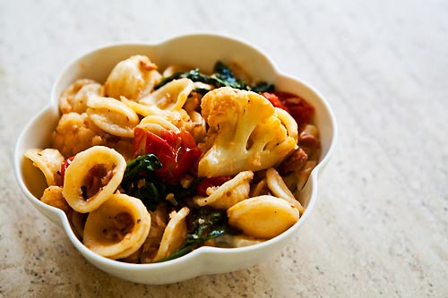 Pasta with roasted cauliflower and prosciutto