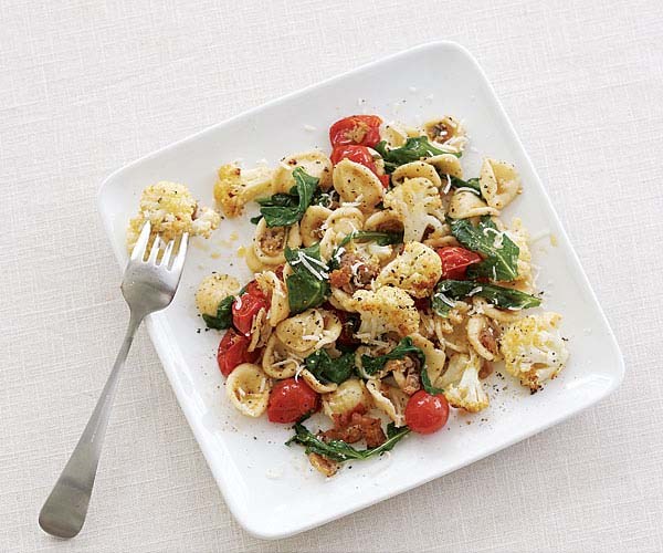 Pasta with roasted cauliflower, arugula & prosciutto