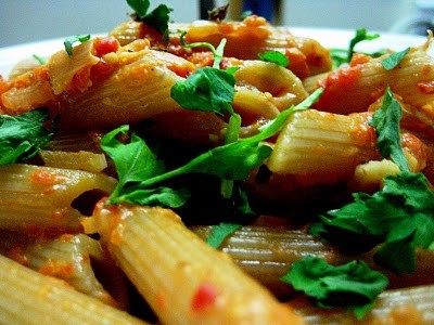 Pasta with roasted red pepper sauce