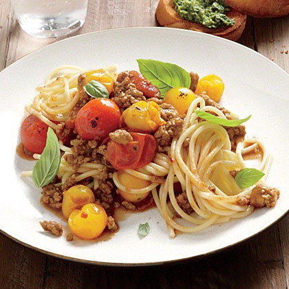 Pasta with roasted-tomato meat sauce