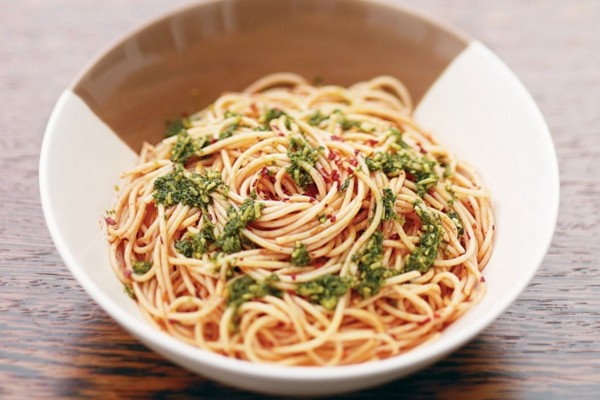 Pasta with rocket and chilli pesto