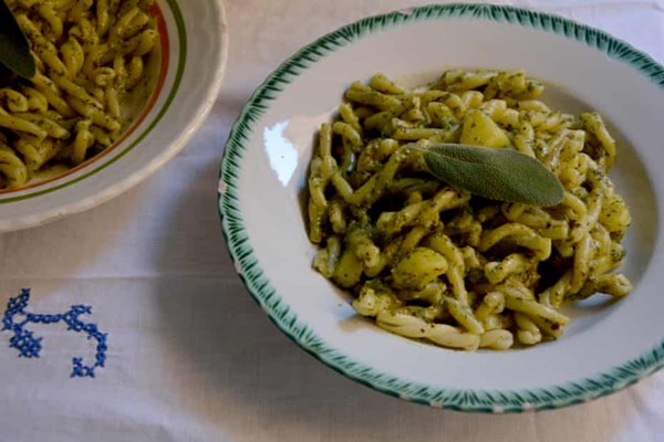 Pasta with sage and pistachio pesto