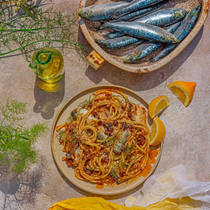 Pasta with sardines, anchovies, fennel, raisins and pine nuts (Pasta con le sarde)