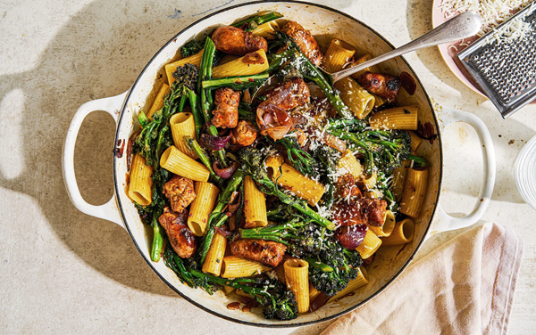 Pasta with sausages, broccoli, chilli and garlic