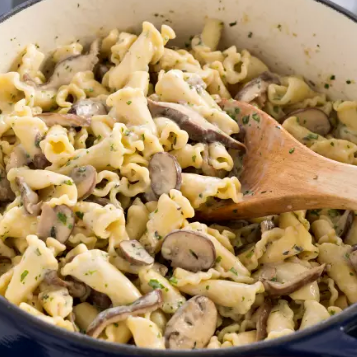 Pasta with sautéed mushrooms and thyme