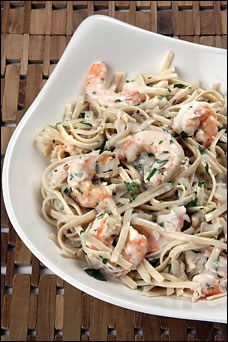 Pasta with shrimp, clams, lemon and garlic
