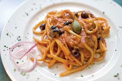 Pasta with spicy tomato-beer sauce (Scialatielli piccanti alla Bibock)