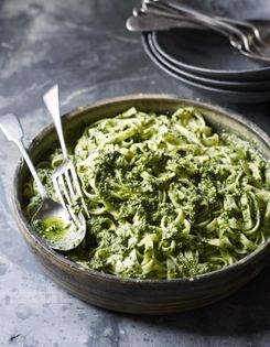 Pasta with spinach, walnut and basil pesto