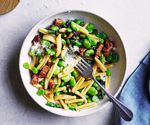 Pasta with spring vegetables and pancetta