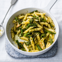 Pasta with tenderstem broccoli and anchovies
