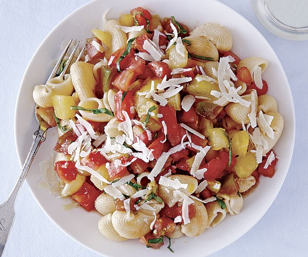 Pasta with tomato and basil