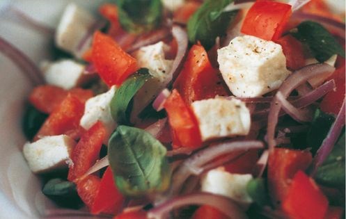 Pasta with tomato, mozzarella and basil
