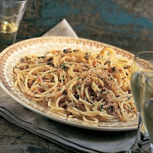 Pasta with tuna and bread crumbs (Pasta con tonno e briciole)