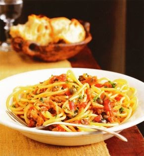 Pasta with tuna sauce (Spaghetti al tonno)