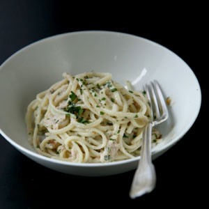 Pasta with tuna sauce (Spaghettini con sugo di tonno)