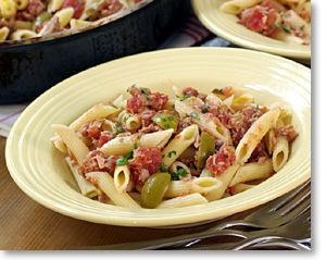 Pasta with tuna, tomato & green olives