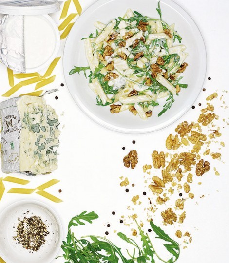 Pasta with walnuts and creamy blue cheese