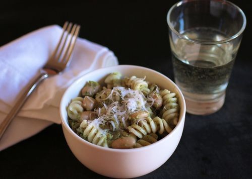 Pasta with white beans with broccoli pesto