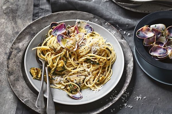 Pasta with zucchini, garlic, chilli and vongole