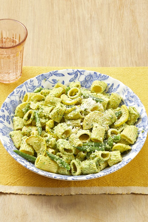 Pasta with zucchini pesto