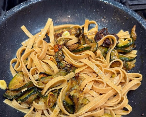 Pasta with zucchini sauce