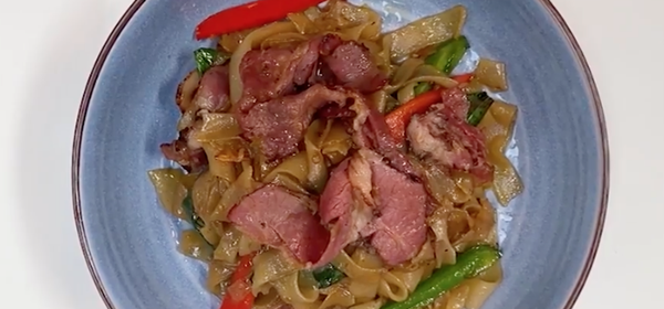 Pastrami pad kee mao (drunken noodles)