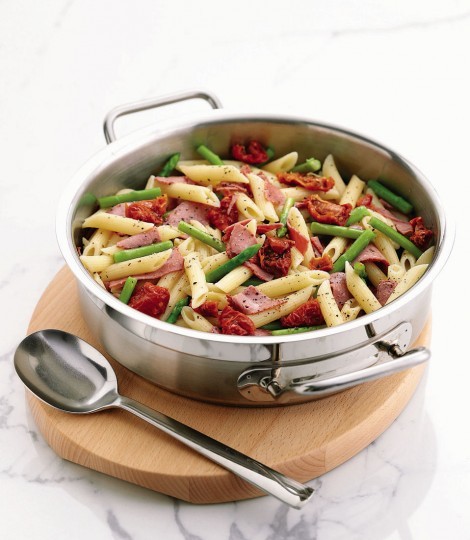Pastrami, tomato and asparagus pasta