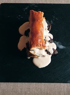 Pastry 'sandwich' of morels (Feuilleté aux morilles)