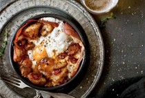 Patatas bravas with ham and egg