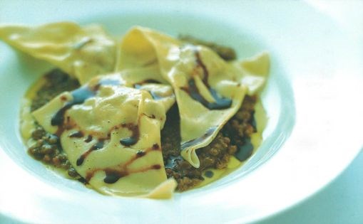 Paul de Bondt’s lentil puree with raviolini (Mignon di pasta ripieni con passate di lentichhie?
