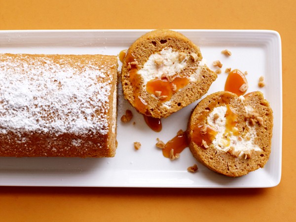 Paula Deen's pumpkin roll cake
