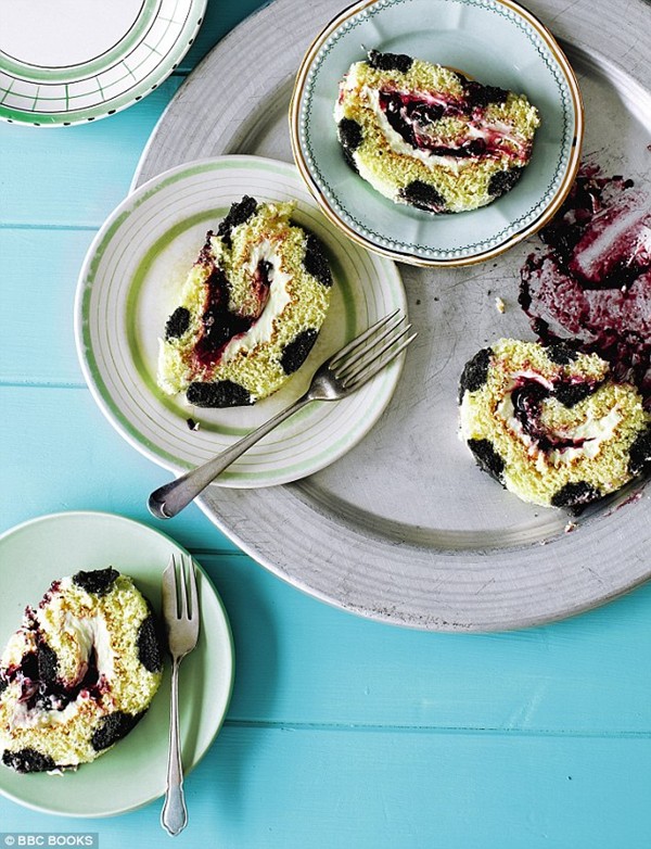 Paul's blackcurrant & liquorice Swiss roll