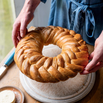 Paul's seven-strand plaited wreath