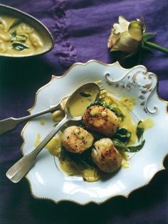 Paupiettes of lemon sole with saffron sauce