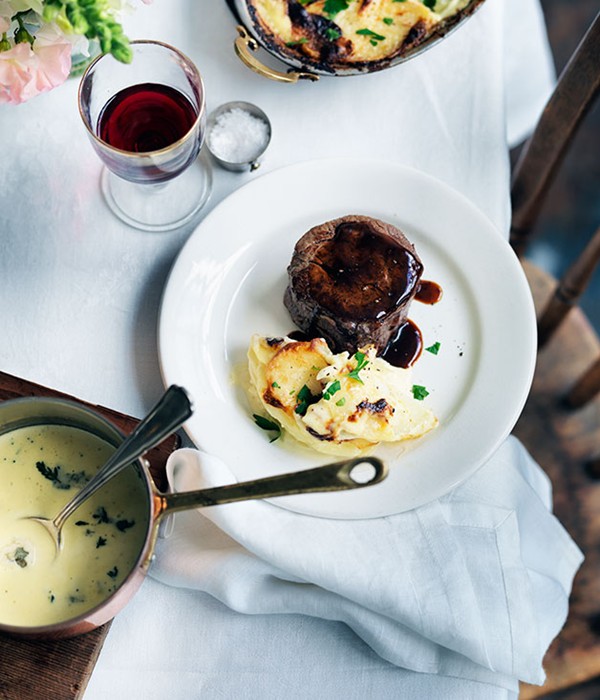 Pavé de boeuf with Roquefort sauce and gratin Dauphinoise