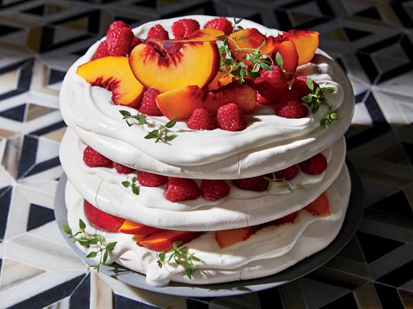 Pavlova layer cake with raspberries and peaches