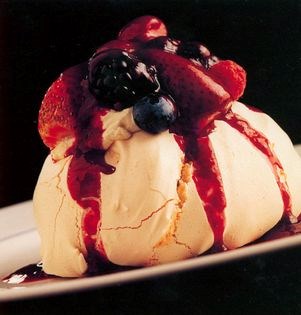 Pavlova with berries