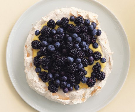 Pavlova with lemon curd and berries