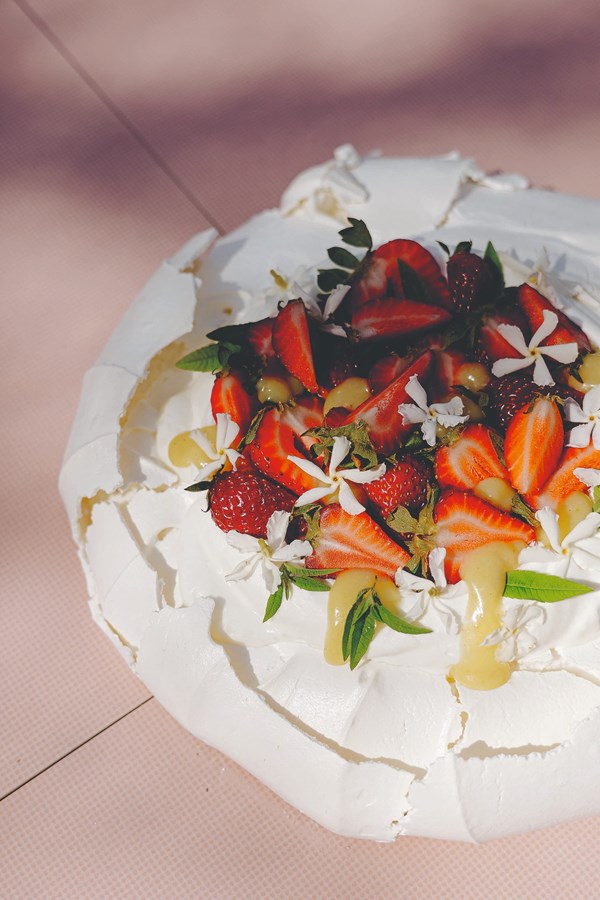 Pavlova with lemon-olive oil curd