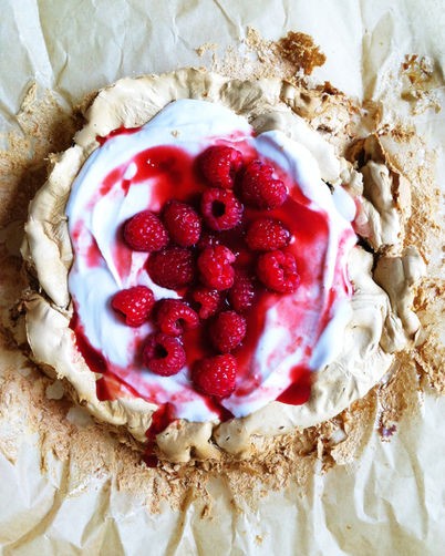 Pavlova with whipped coconut cream
