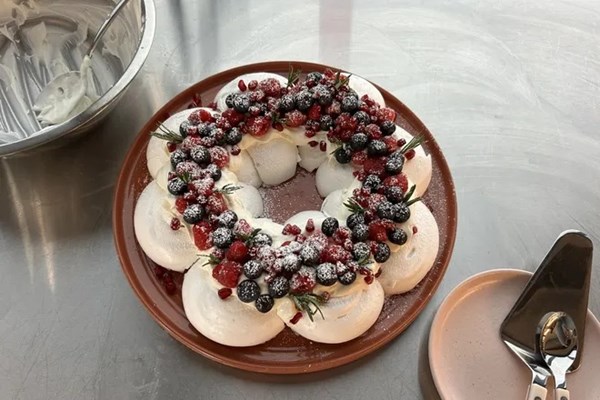 Pavlova wreath
