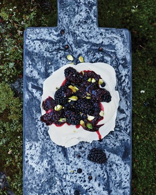 Pavlovas with berries & pistachio