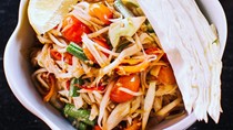 Pawpaw salad (Tum mahk hoong)