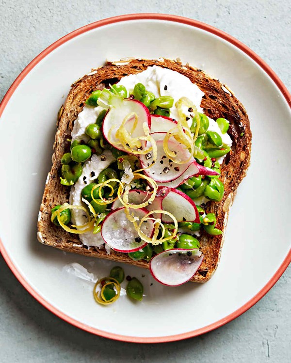 Pea & ricotta tartines