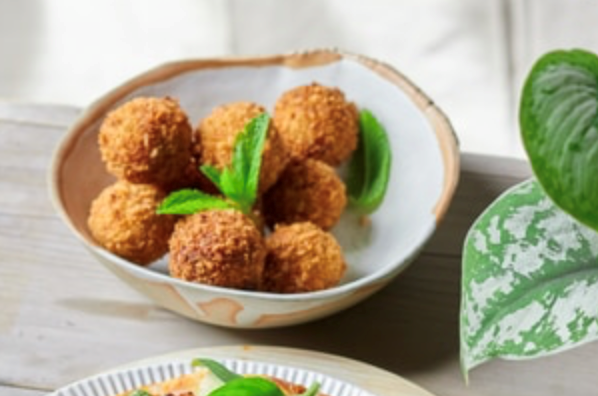 Pea and cauliflower croquettes with yoghurt and mint