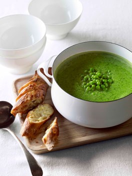 Pea and fennel soup with Parmesan garlic bread